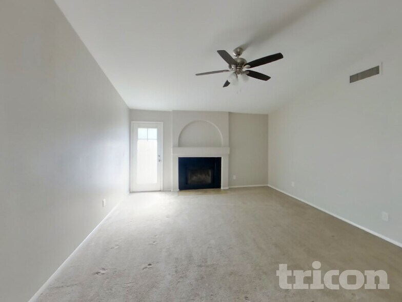 Building Photo - 4432 N 86th Dr