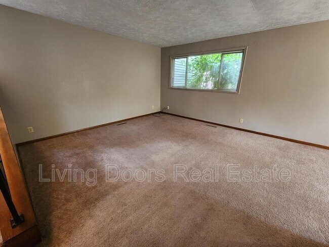 Building Photo - 4933 Ginny Ave