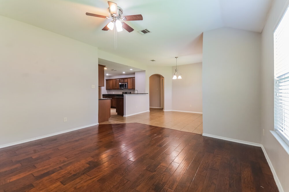 Building Photo - 2116 Meadow View Dr
