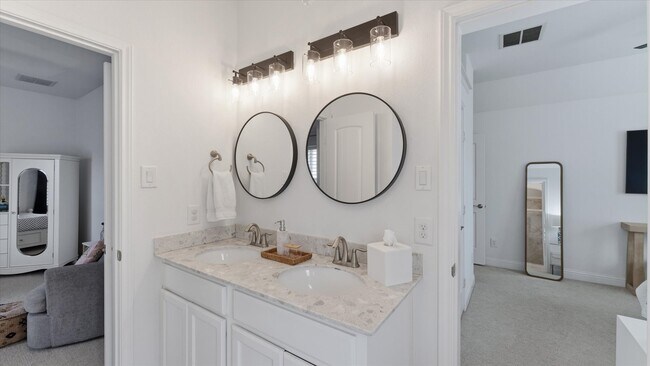 Building Photo - 14 Whispering Thicket Pl