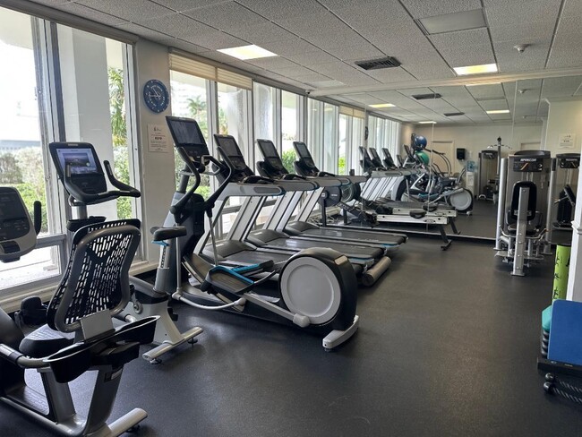 Building Photo - 2100 S Ocean Ln