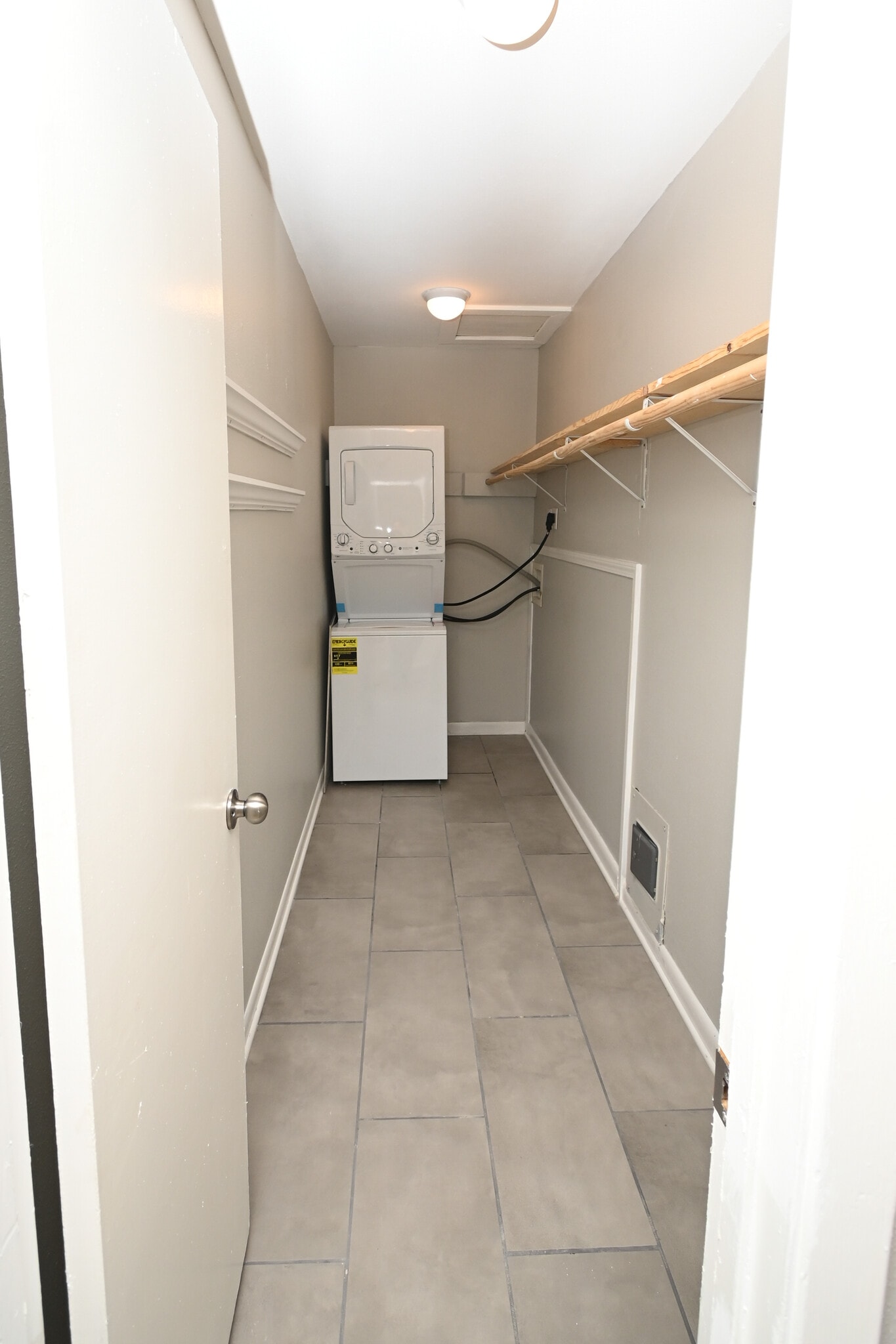 Closet/Washroom - 3820 Fairfield Ave