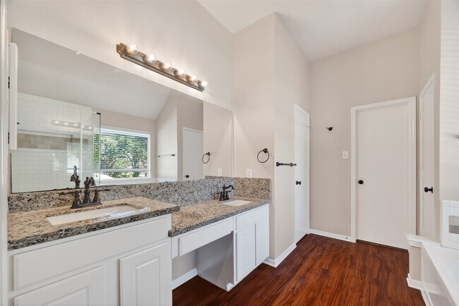 Building Photo - 5118 Cherry Blossom Dr