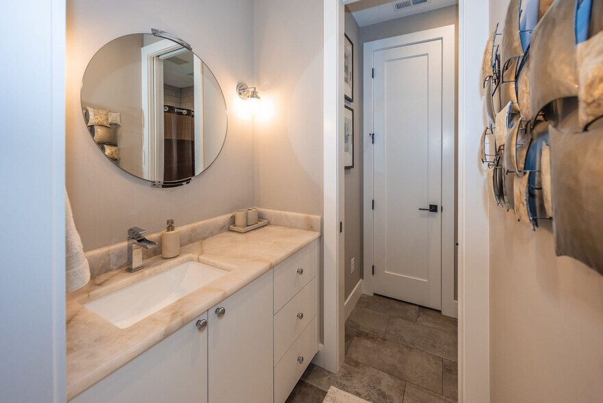 Building Photo - 1123 Olive St