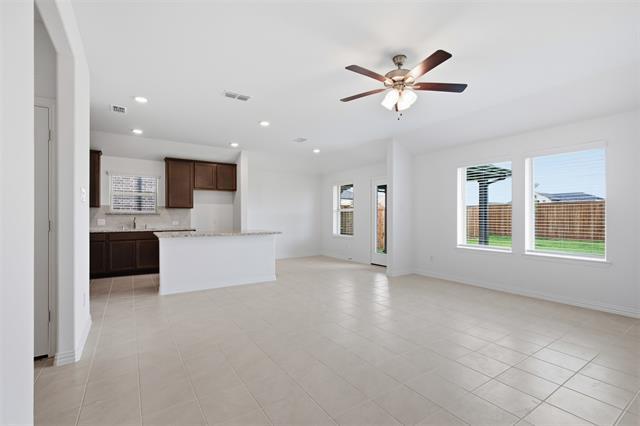 Building Photo - 825 Birdie Dr