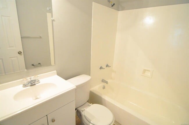 Building Photo - 2720 Green Oaks Dr
