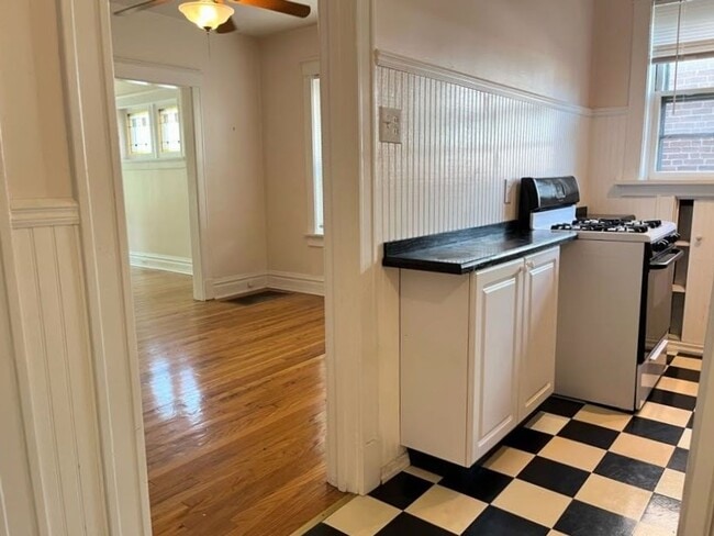 Building Photo - Charming 1 bedroom, first-floor in Shaw. C...