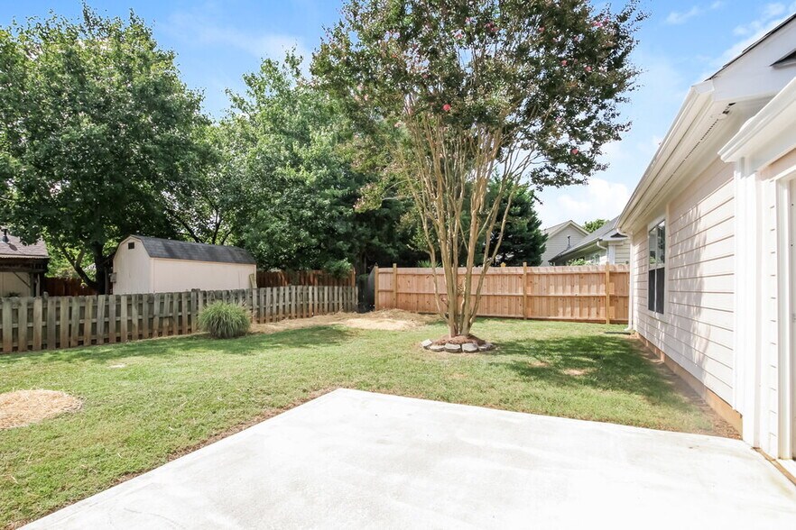 Building Photo - 1225 Larkspur Dr