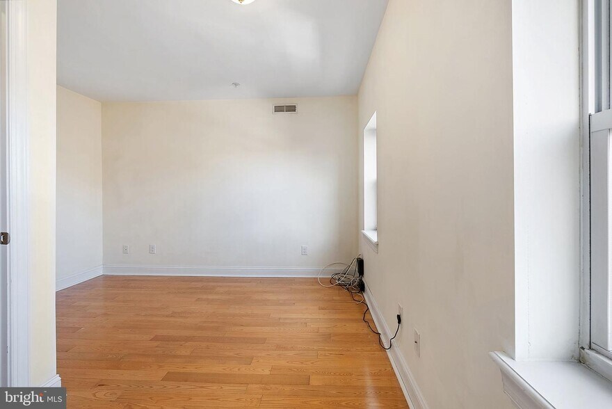 Building Photo - 1347 S 20th St