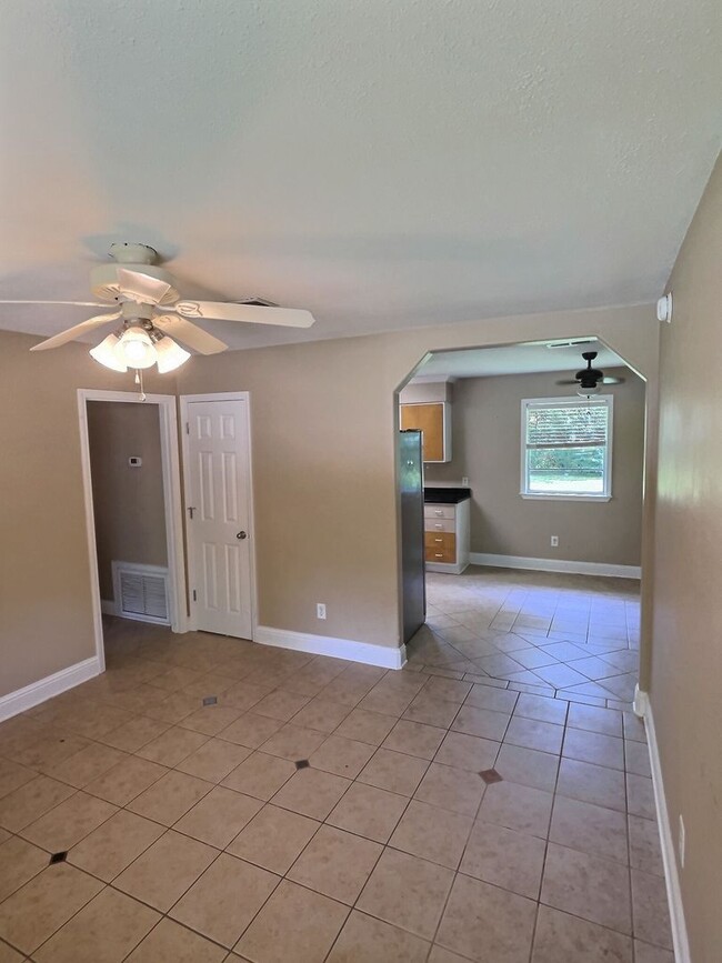 Building Photo - 3 Bedroom home located in the Golf Cart Di...