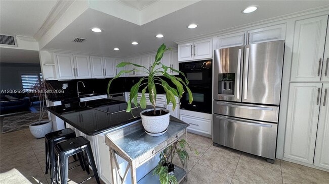 Building Photo - 903 NE 27th Ave