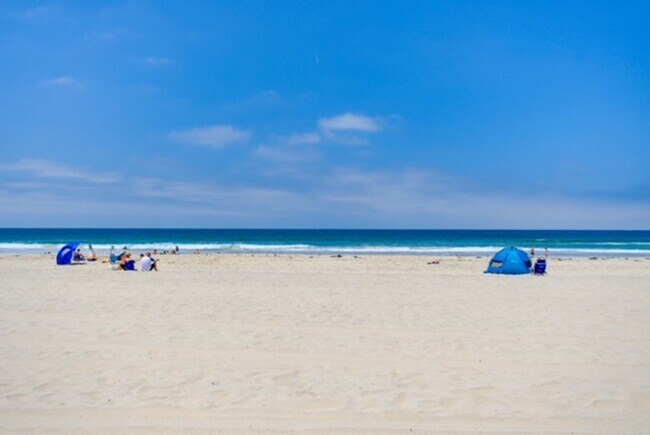 Building Photo - 3 Bedroom House in the Heart of Pacific Be...