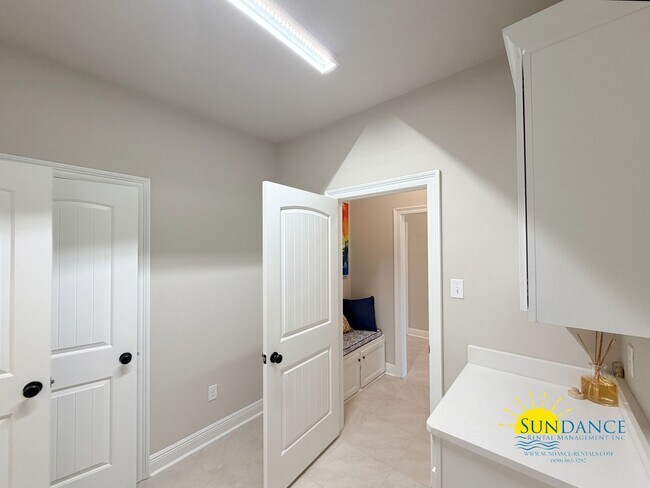 Building Photo - Custom-crafted details shine throughout this stunning 3-bedroom home in Magnolia at the Bluffs in...