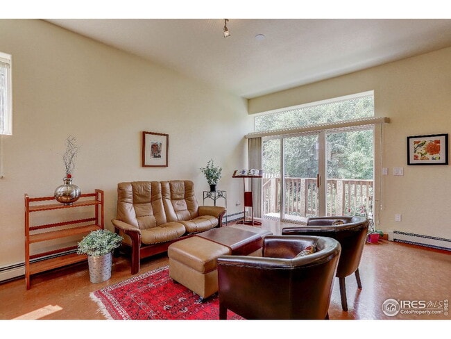 Building Photo - "Charming 3-Bed Townhouse Retreat with Spacious Living in Boulder!"