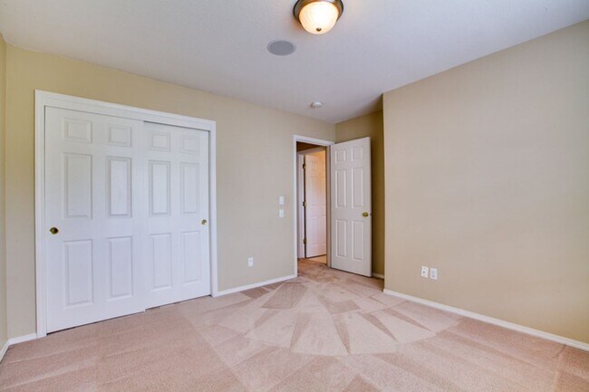 Building Photo - 10918 SW Adele Dr