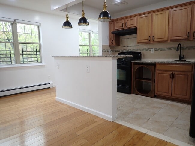 Building Photo - 334 Saratoga Ave