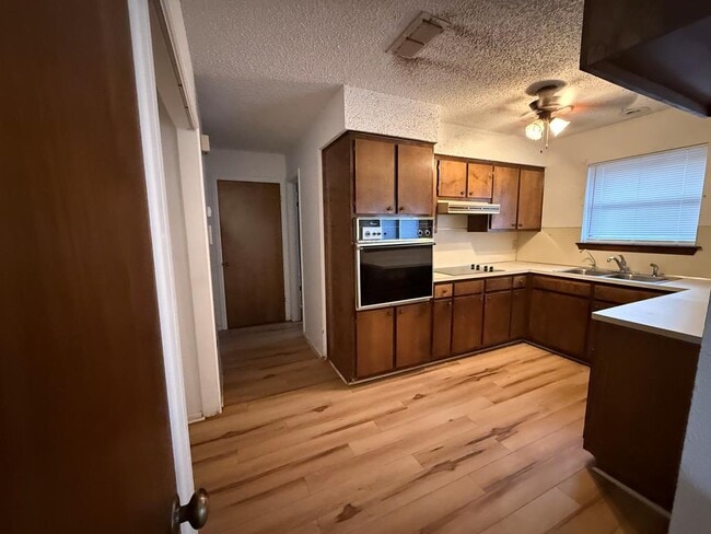 Building Photo - 6428 Amber Dr