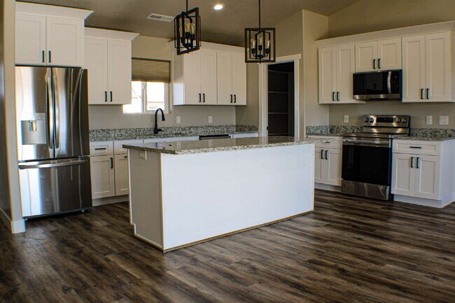 Building Photo - Like-New 3-Bed, 2-Bath Home in Enterprise – Modern, Bright & Move-In Ready!