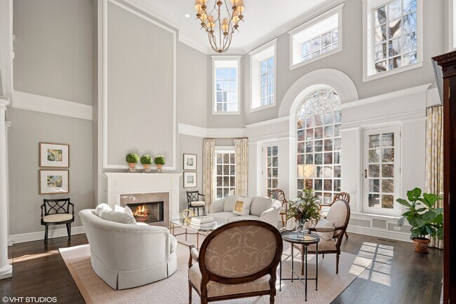 Building Photo - 38 E Elm St