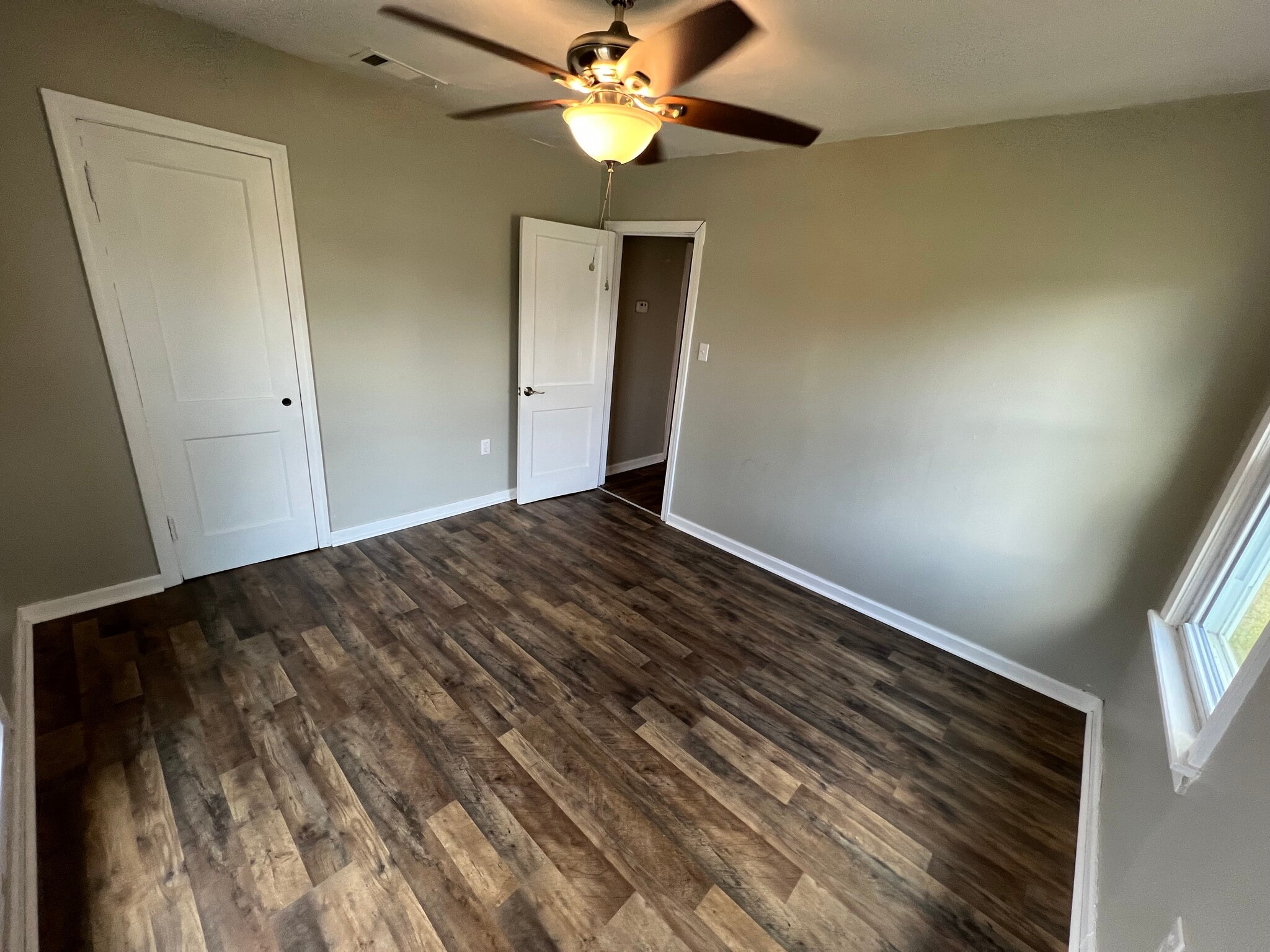 Bedroom #1 view - 519 Lakeview Ave