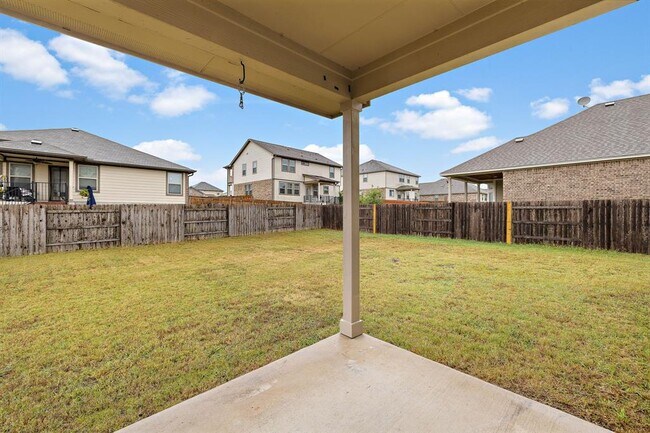 Building Photo - 713 Carillion Dr