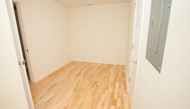 Building Photo - 242 E Water St