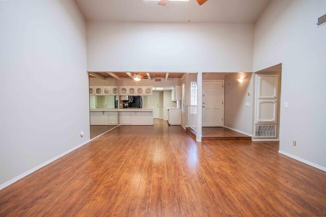Building Photo - 7079 N Teilman Ave