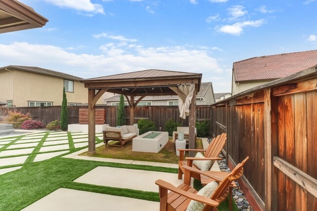 Building Photo - Beautiful 4-Bedroom, 3-Bath Home on a Quiet Cul-de-Sac in Woodland