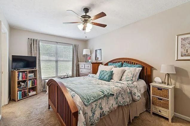 Building Photo - Move-In Ready Townhouse in Prime Location ...