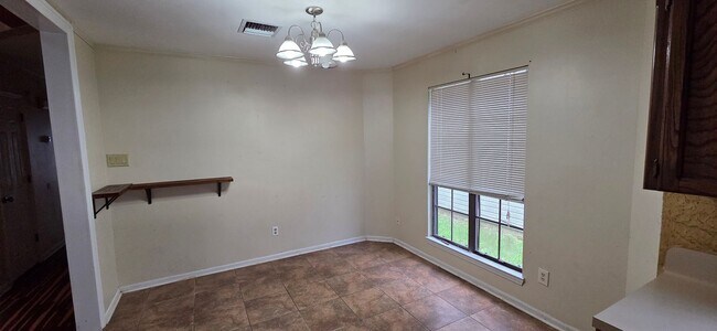 Building Photo - Home with 2 car garage