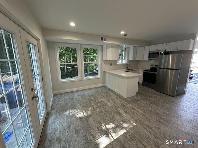 Building Photo - 1083 Whalley Ave