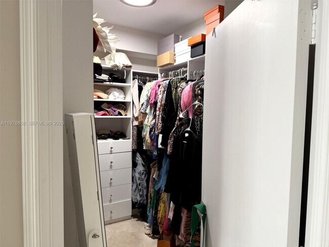 Building Photo - 20000 E Country Club Dr