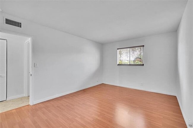 Building Photo - 2020 NE 56th St