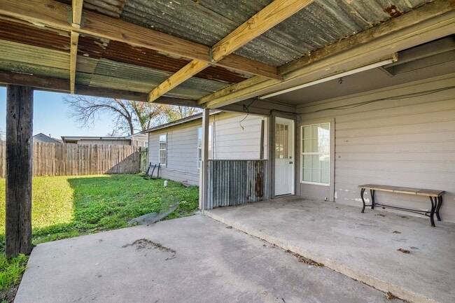 Building Photo - Great 3 Bedroom Single Family in Angleton