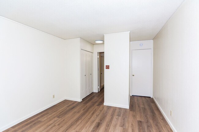 Building Photo - Ridgeway - Renovated two story, 2 bedroom, 1 bath with 1 uncovered parking stall