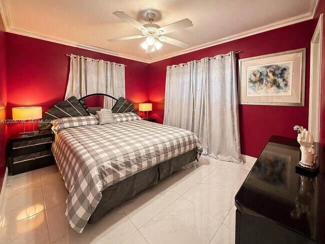 Building Photo - 561 NE 172nd St