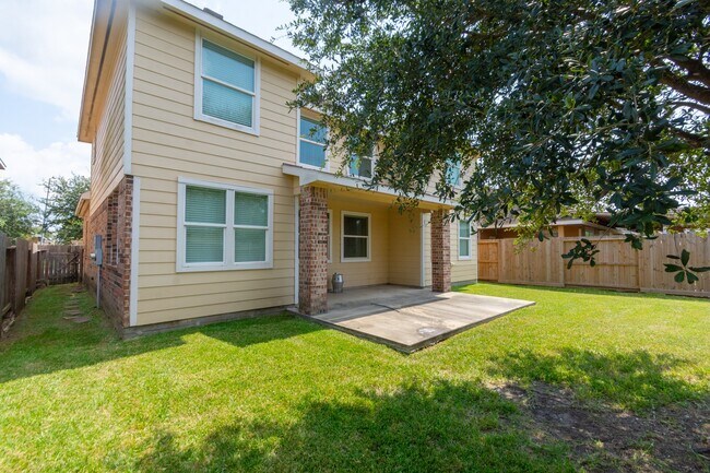 Building Photo - 8311 Bay Oaks Dr
