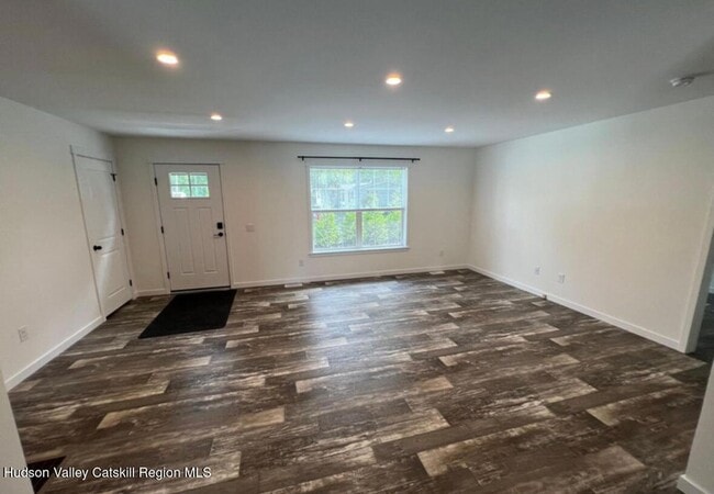 Building Photo - 37 Van Dyck St