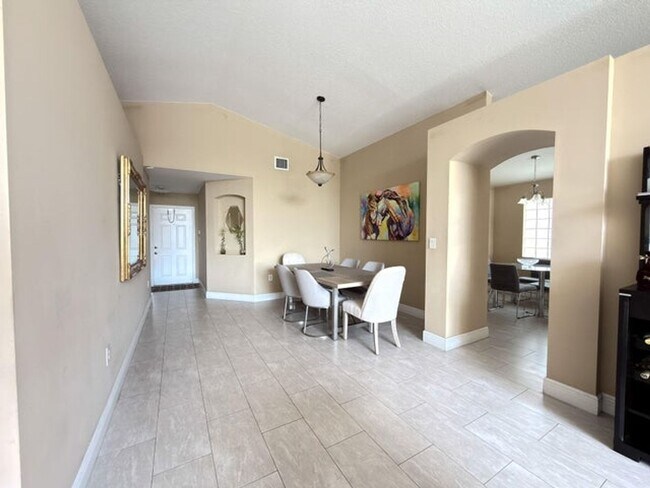 Building Photo - 775 NW 165th Ave