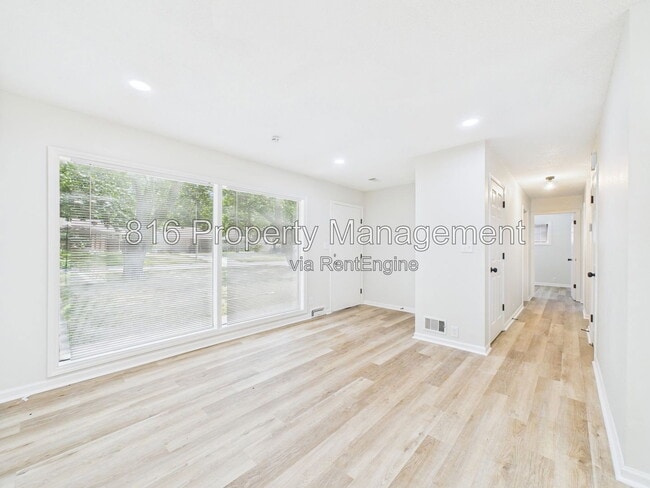 Building Photo - 11230 Corrington Ave