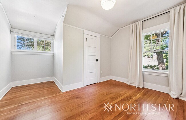 Building Photo - Charming Broadmoor Historic Farmhouse on a...