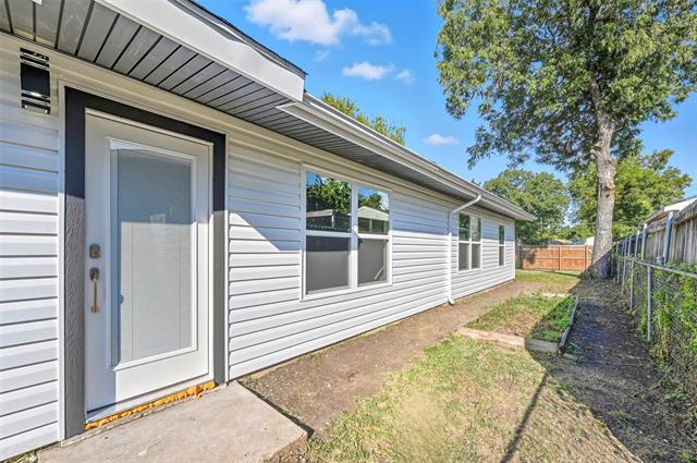 Building Photo - 2912 Charles Dr