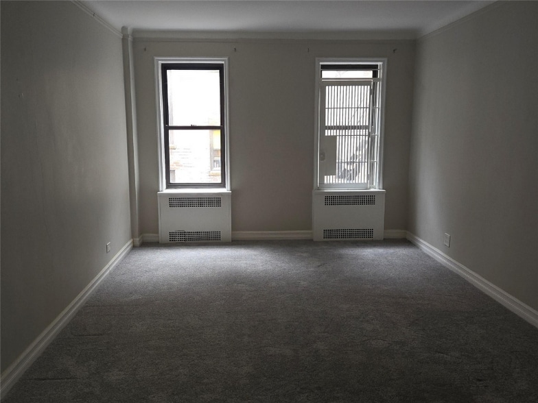 Building Photo - 55 E 190th St