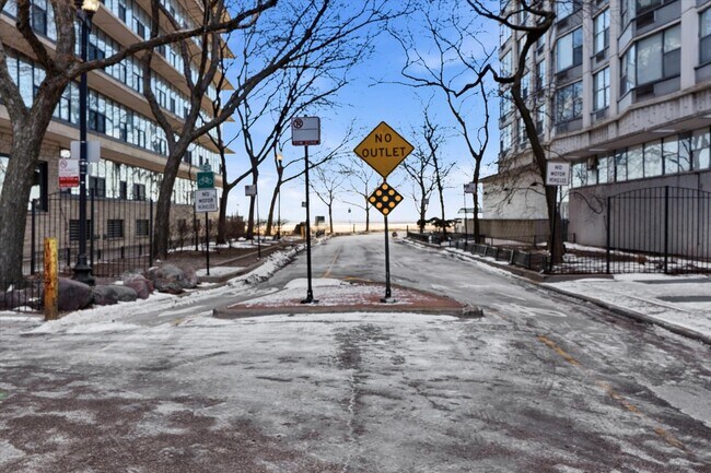 Building Photo - 5739 N Winthrop Ave