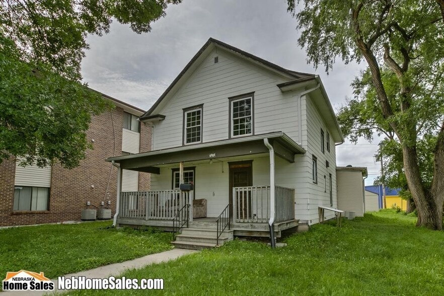 Building Photo - 4821 Walker Ave