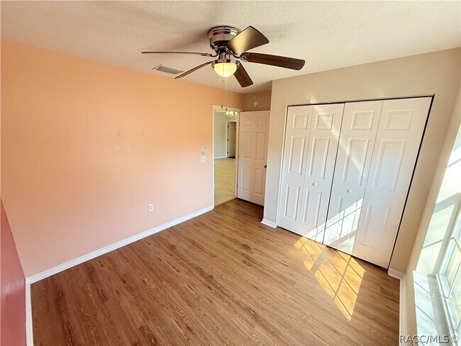 Building Photo - 9612 N Jackson Way