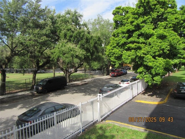 Building Photo - 2475 NW 16th St Rd