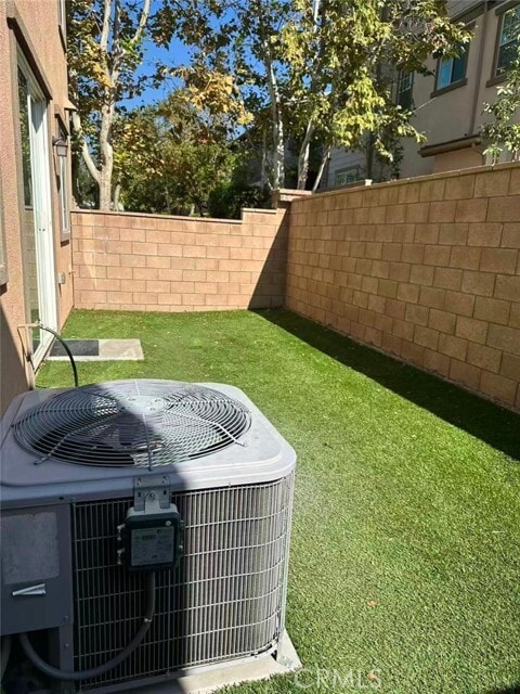 Building Photo - 650 Huron Pl