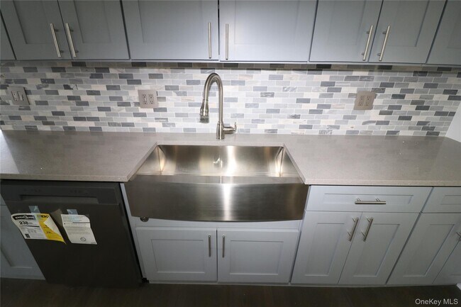 Building Photo - 153 US-9W