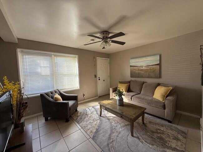 Building Photo - 1802 La Salle Pl